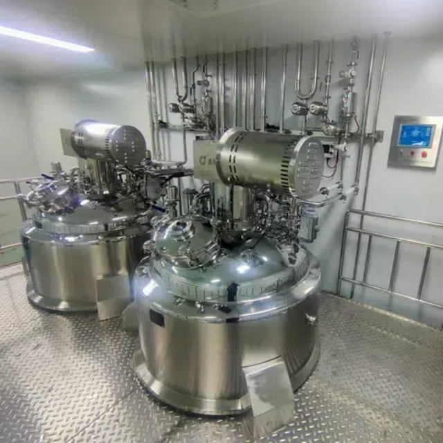 Dal manuale ad automatizzato: serbatoi di medicina che guidano l'innovazione nella miscelazione di materie prime per i sistemi di preparazione di medicinali